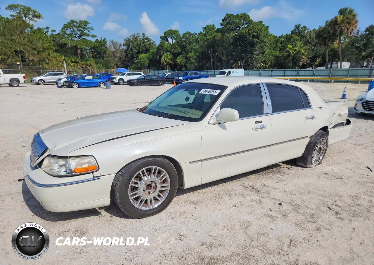 2006 Lincoln Town Car Signature Limited