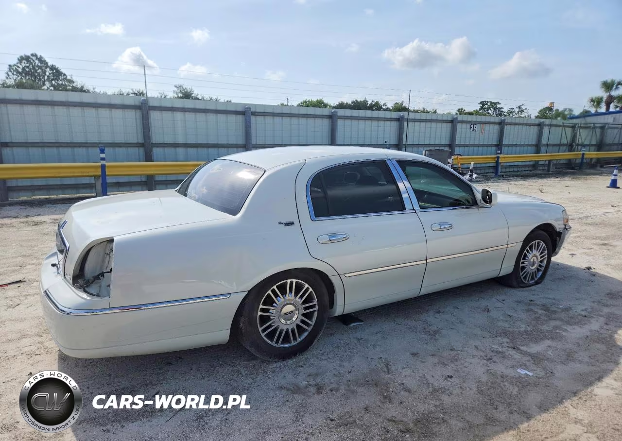 2006 Lincoln Town Car Signature Limited VIN:1LNHM82W46Y604678 - 3