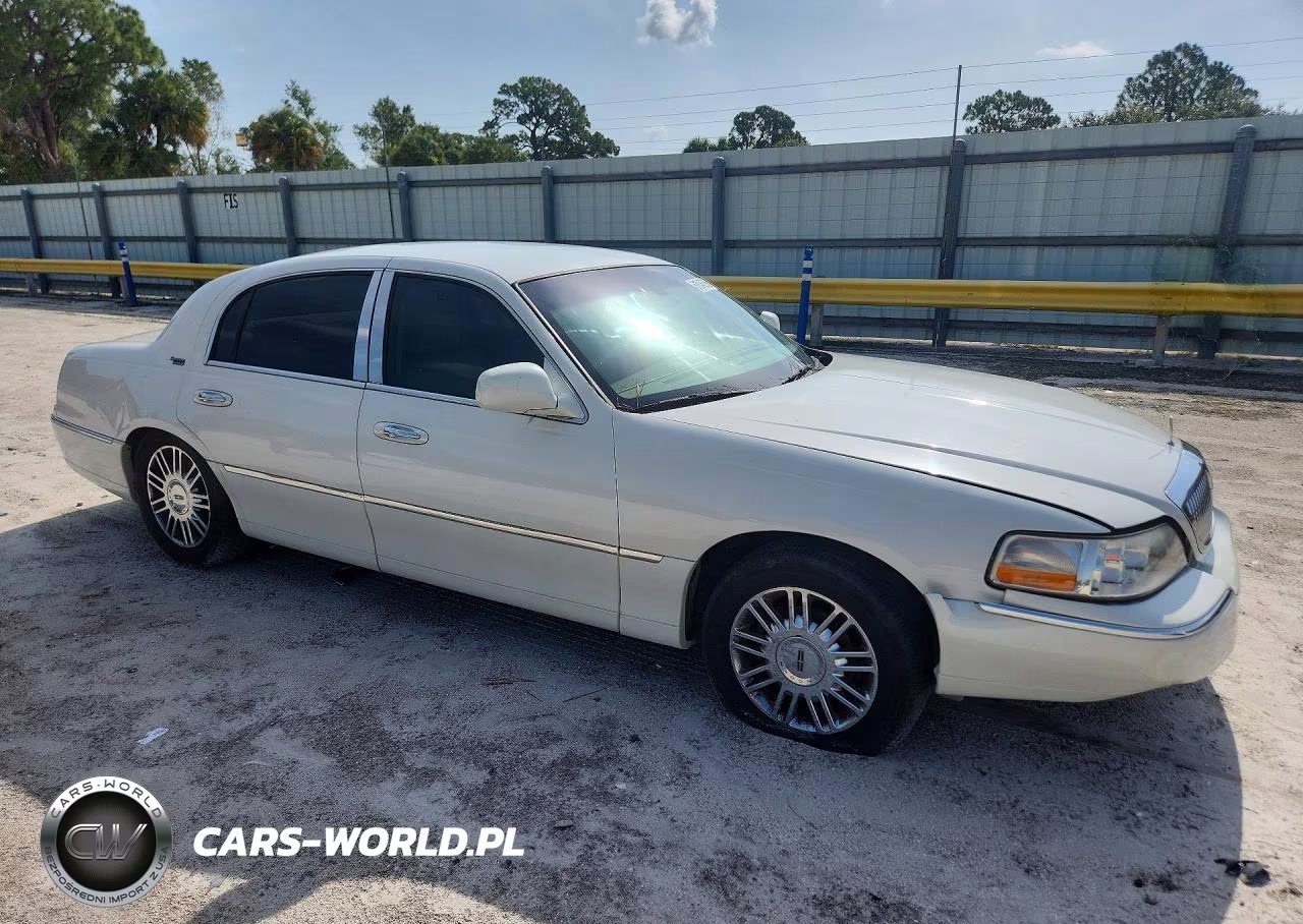 2006 Lincoln Town Car Signature Limited VIN:1LNHM82W46Y604678 - 4