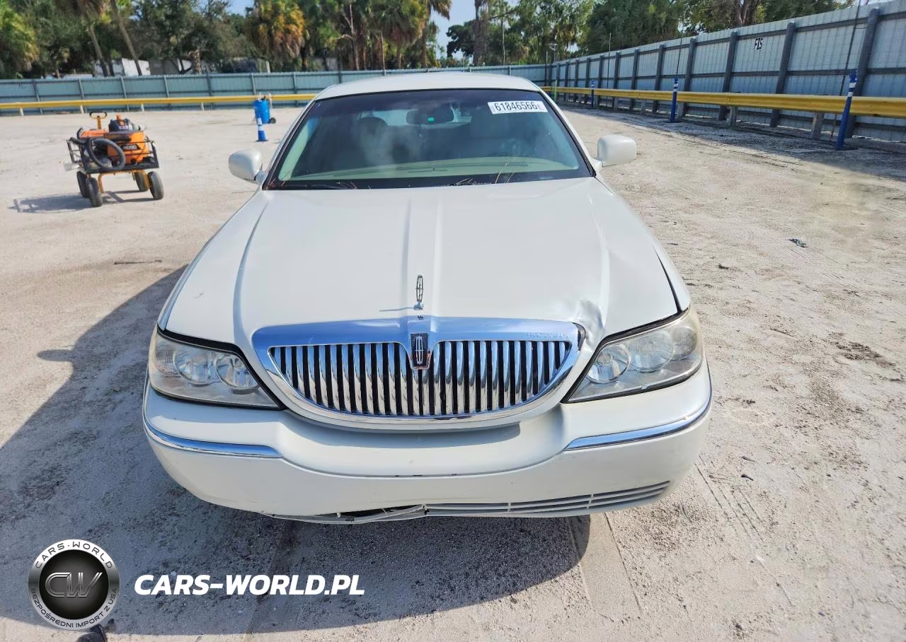 2006 Lincoln Town Car Signature Limited VIN:1LNHM82W46Y604678 - 5