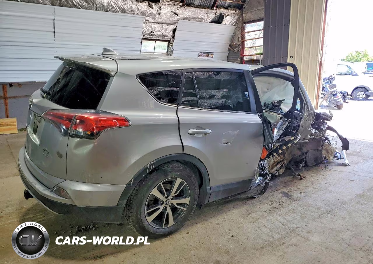 2018 Toyota Rav4 Xle VIN:2T3RFREVXJW803524 - 3