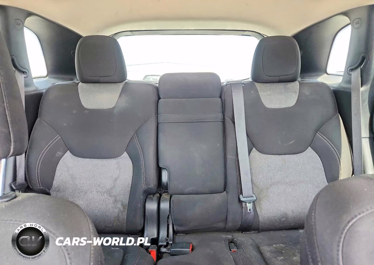 2015 Jeep Cherokee Sport VIN:1C4PJLAB2FW760174 - 10
