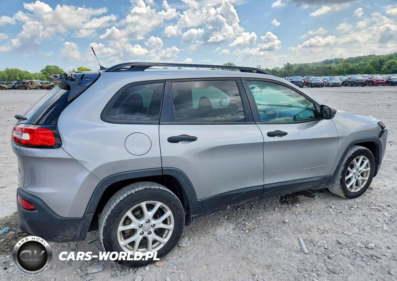 2015 Jeep Cherokee Sport VIN:1C4PJLAB2FW760174 - 3