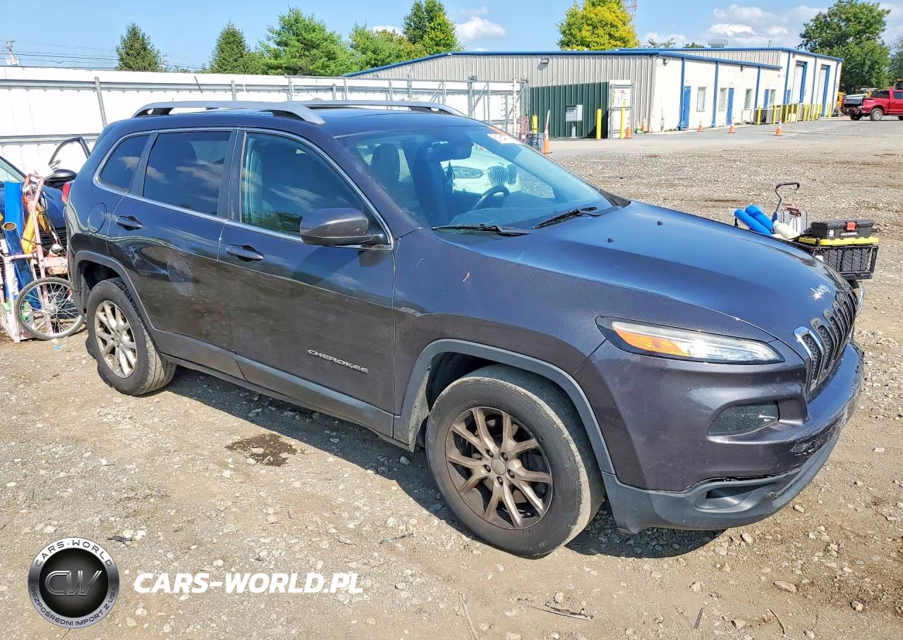 2015 Jeep Cherokee Latitude VIN:1C4PJMCS2FW538544 - 4