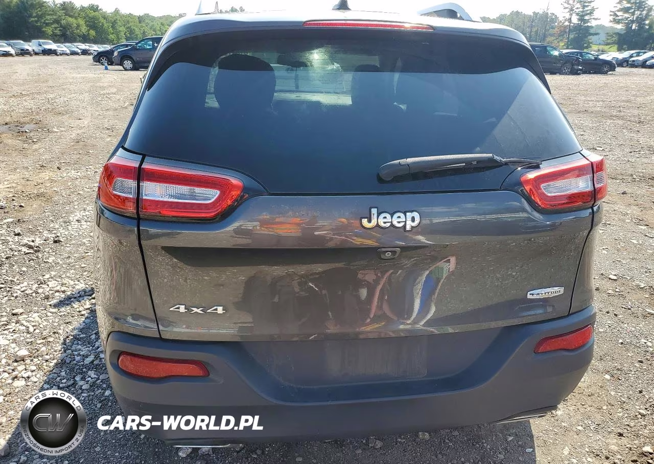 2015 Jeep Cherokee Latitude VIN:1C4PJMCS2FW538544 - 6
