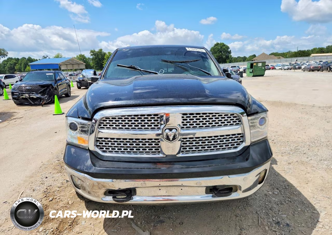 2017 Ram 1500 Laramie VIN:1C6RR7NMXHS882853 - 5