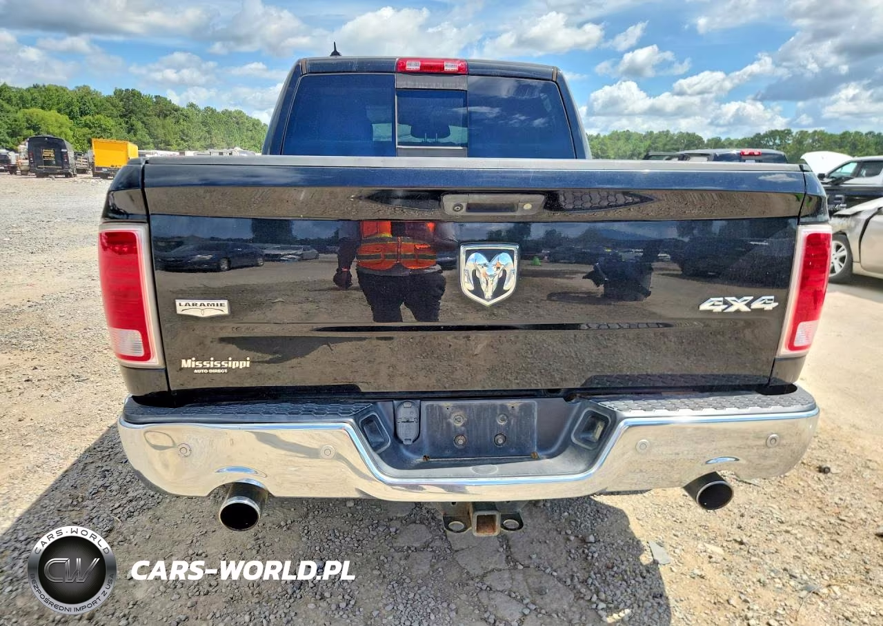 2017 Ram 1500 Laramie VIN:1C6RR7NMXHS882853 - 6