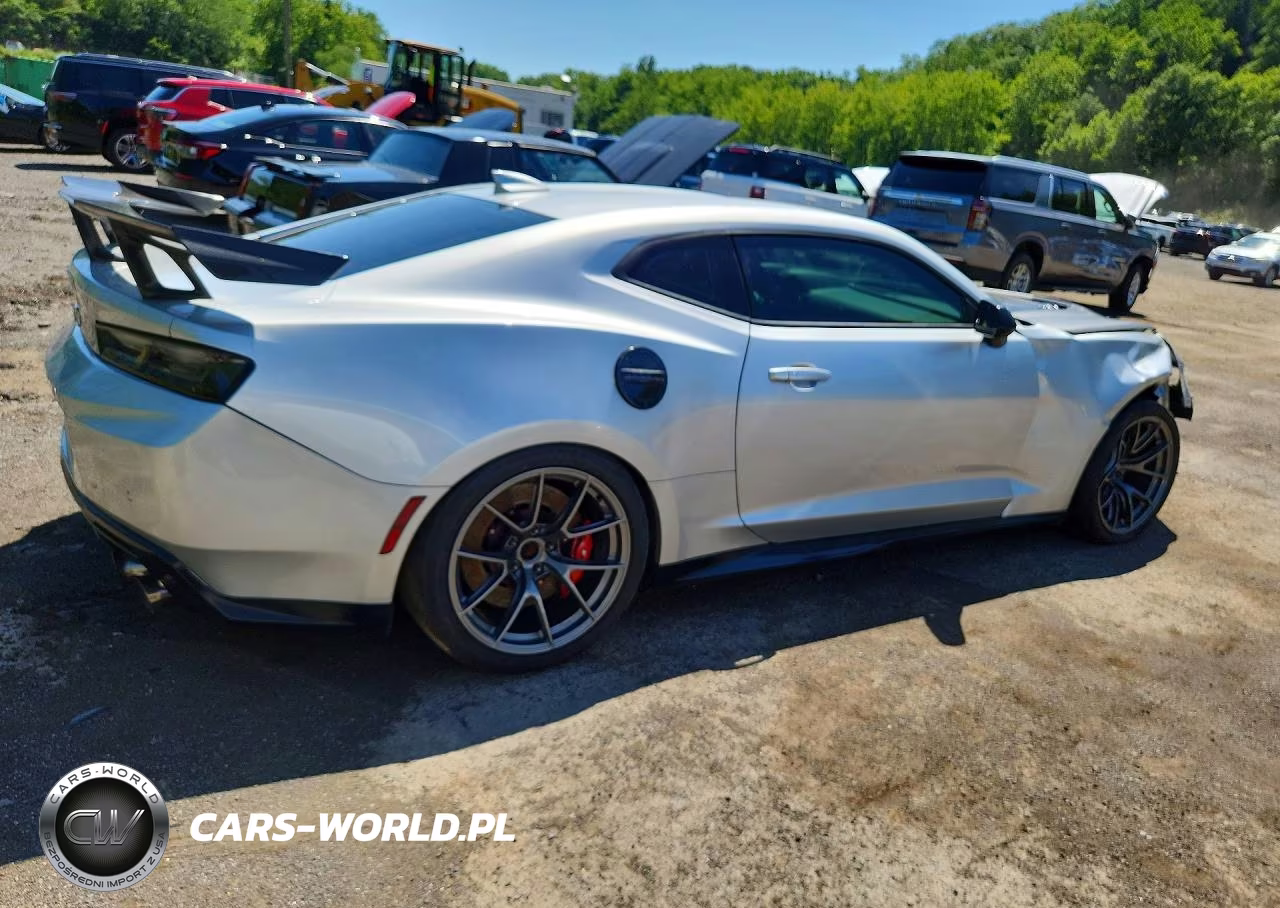 2018 Chevrolet Camaro Zl1 VIN:1G1FJ1R6XJ0100119 - 3