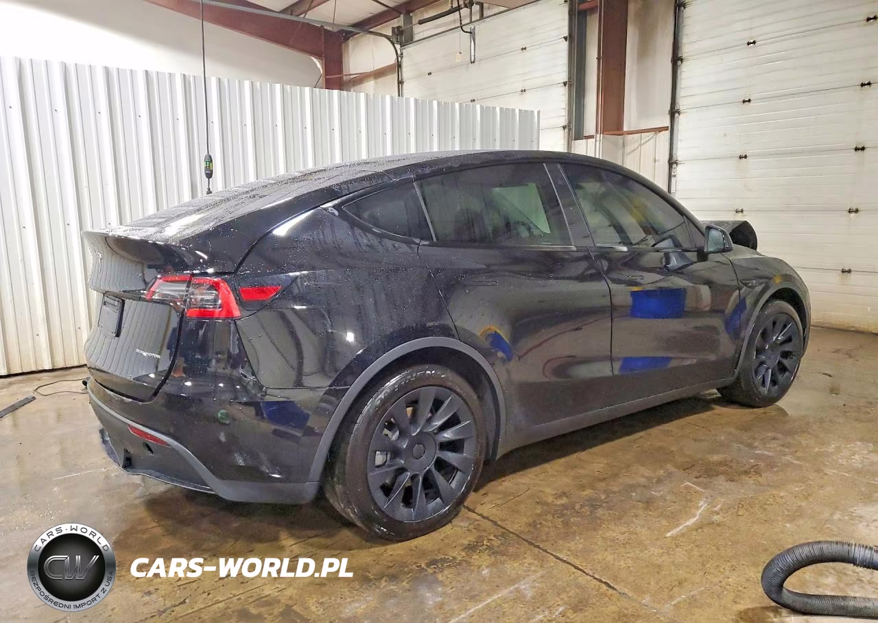 2021 Tesla Model Y VIN:5YJYGDEE6MF080101 - 3