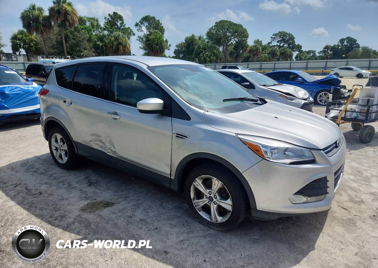 2015 Ford Escape Se VIN:1FMCU9G97FUA32418 - 4