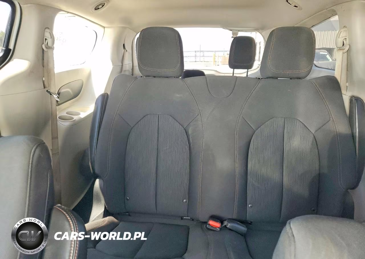 2019 Chrysler Pacifica L VIN:2C4RC1AG0KR666588 - 10