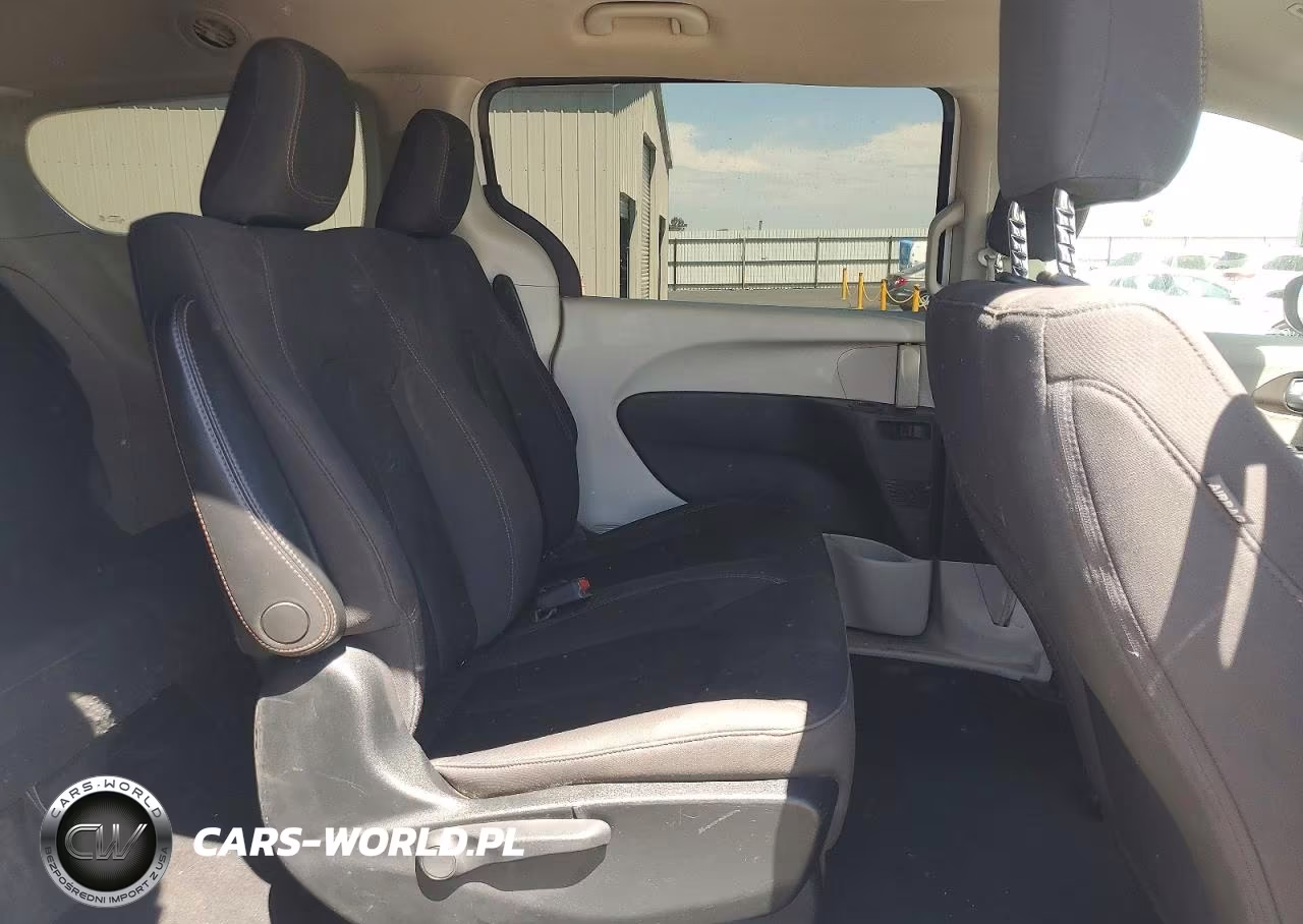 2019 Chrysler Pacifica L VIN:2C4RC1AG0KR666588 - 11