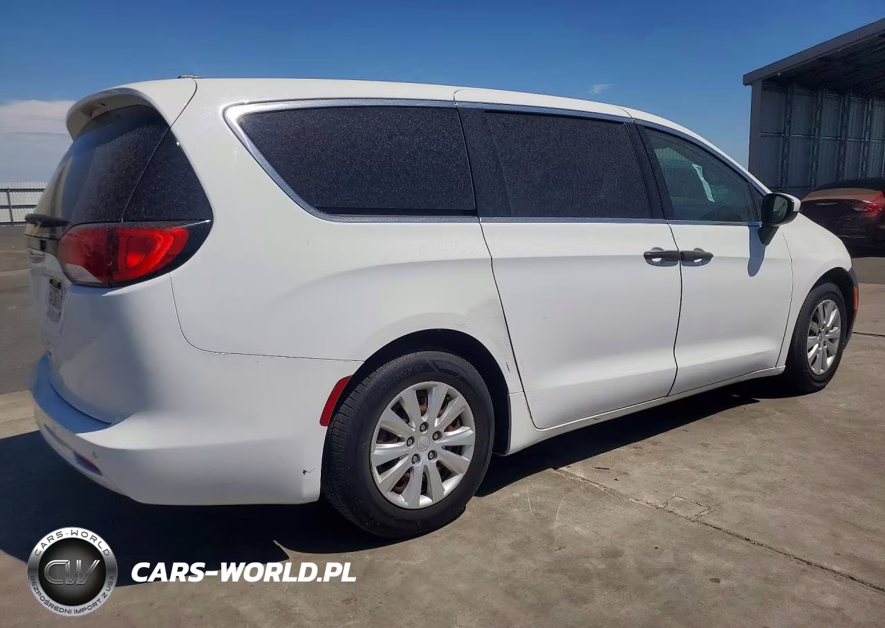 2019 Chrysler Pacifica L VIN:2C4RC1AG0KR666588 - 3