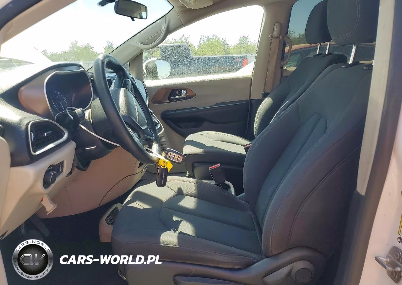 2019 Chrysler Pacifica L VIN:2C4RC1AG0KR666588 - 7