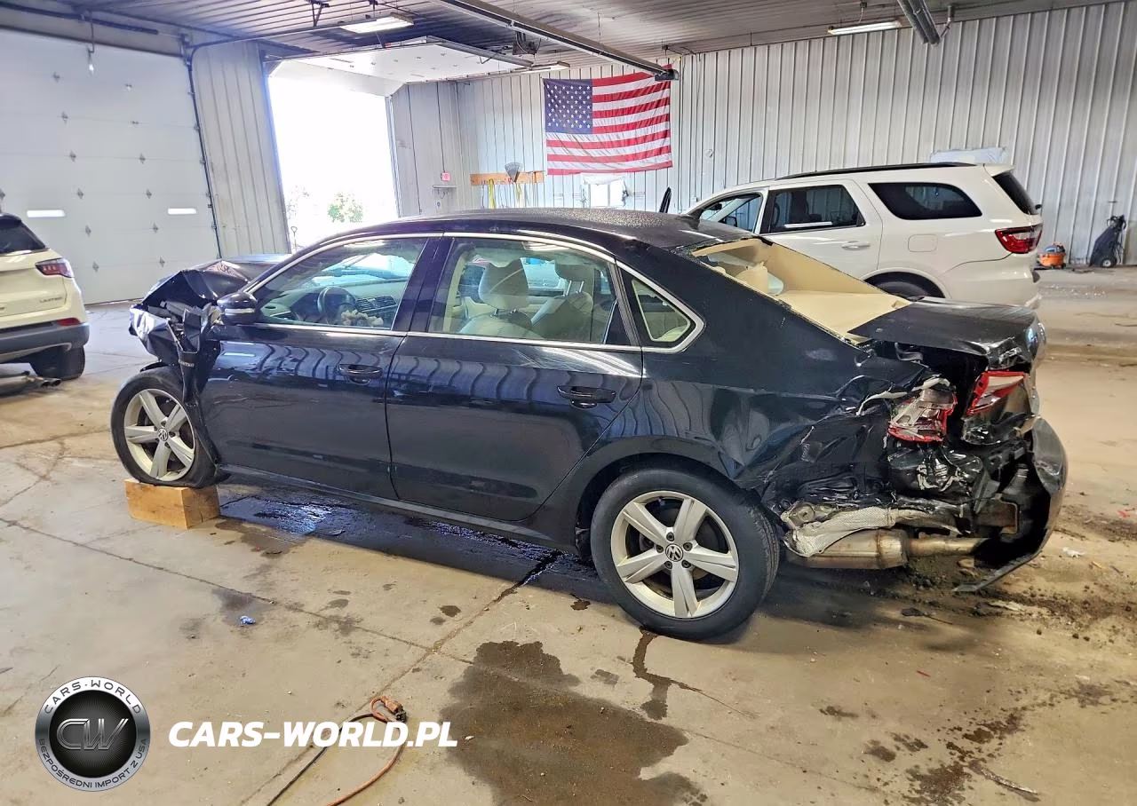 2015 Volkswagen Passat S VIN:1VWAS7A33FC111761 - 2
