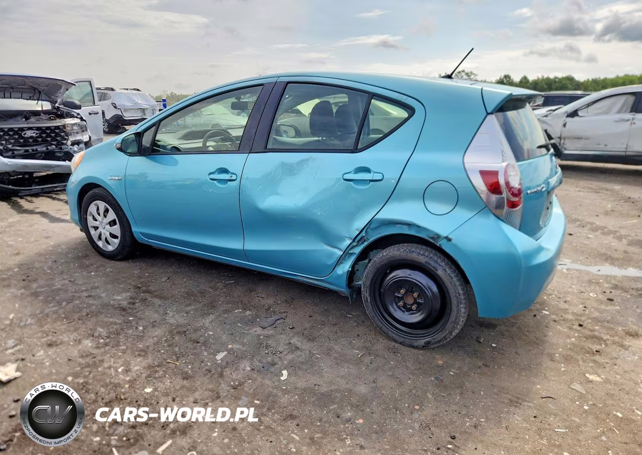 2013 Toyota Prius C Two VIN:JTDKDTB30D1054369 - 2