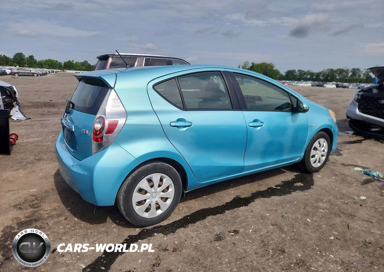 2013 Toyota Prius C Two VIN:JTDKDTB30D1054369 - 3