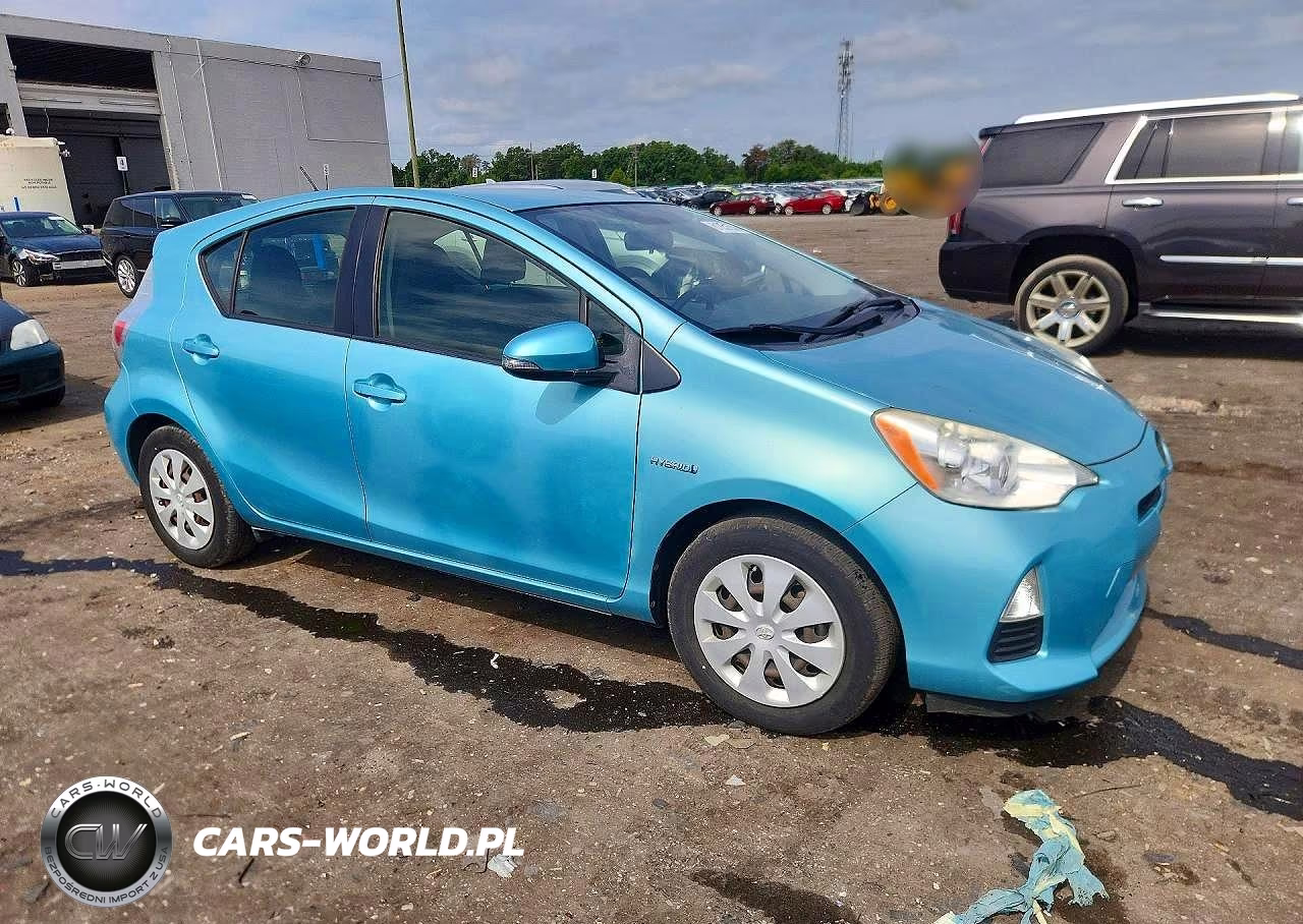 2013 Toyota Prius C Two VIN:JTDKDTB30D1054369 - 4