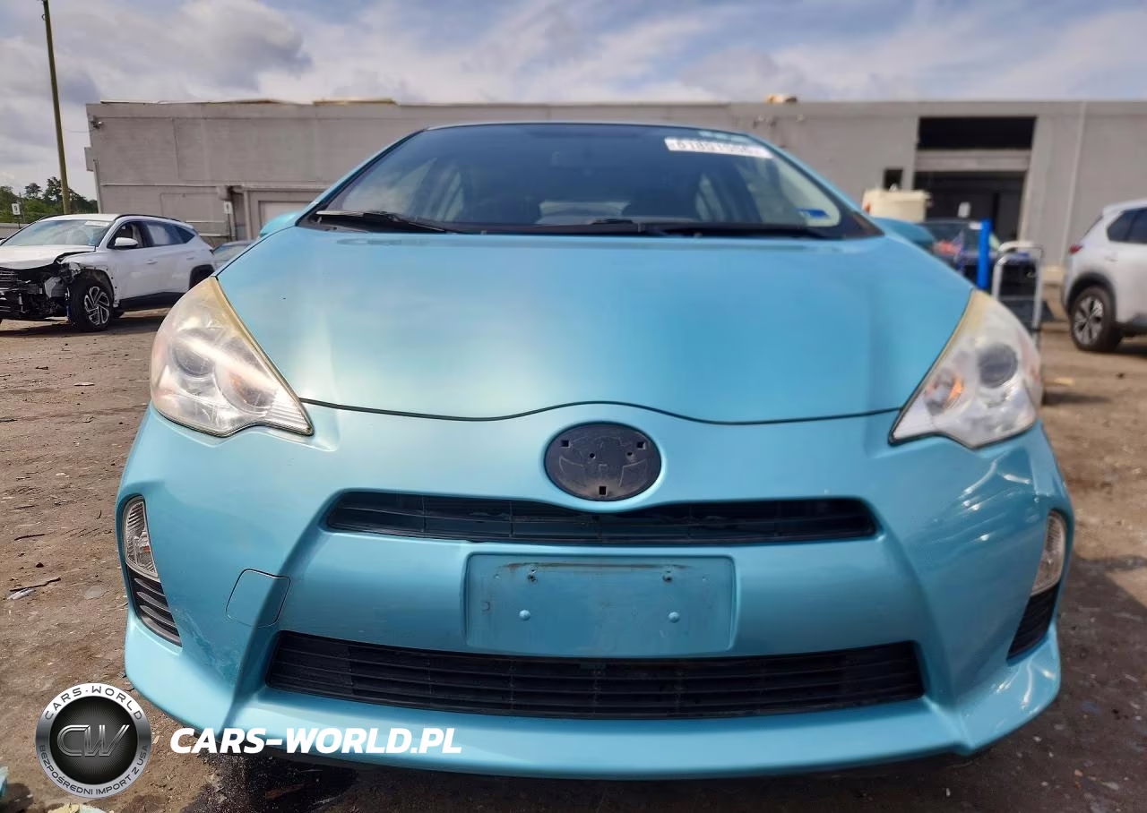 2013 Toyota Prius C Two VIN:JTDKDTB30D1054369 - 5