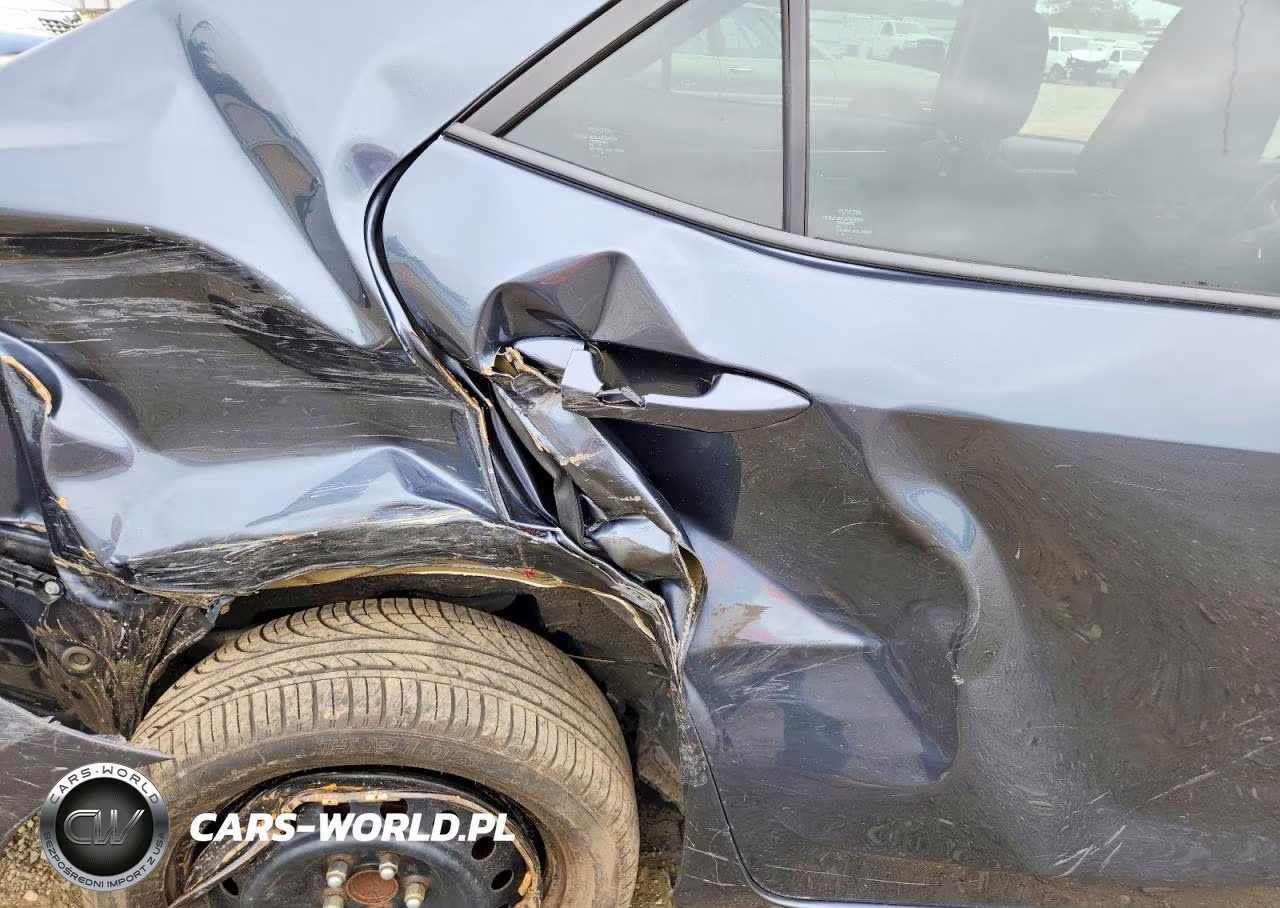 2017 Toyota Corolla Le VIN:2T1BURHE3HC913970 - 10