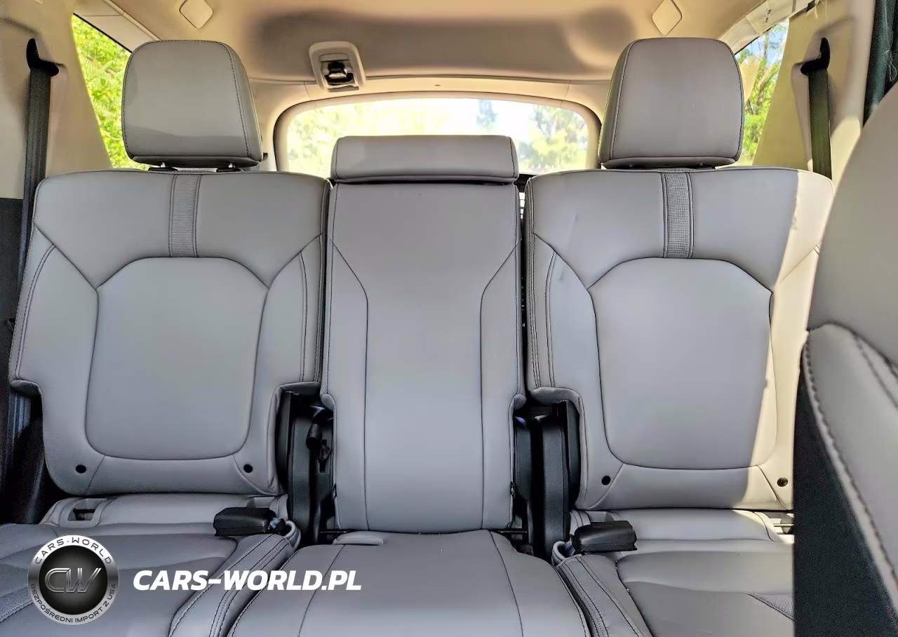 2025 Honda Pilot Touring VIN:5FNYG1H75SB191330 - 10