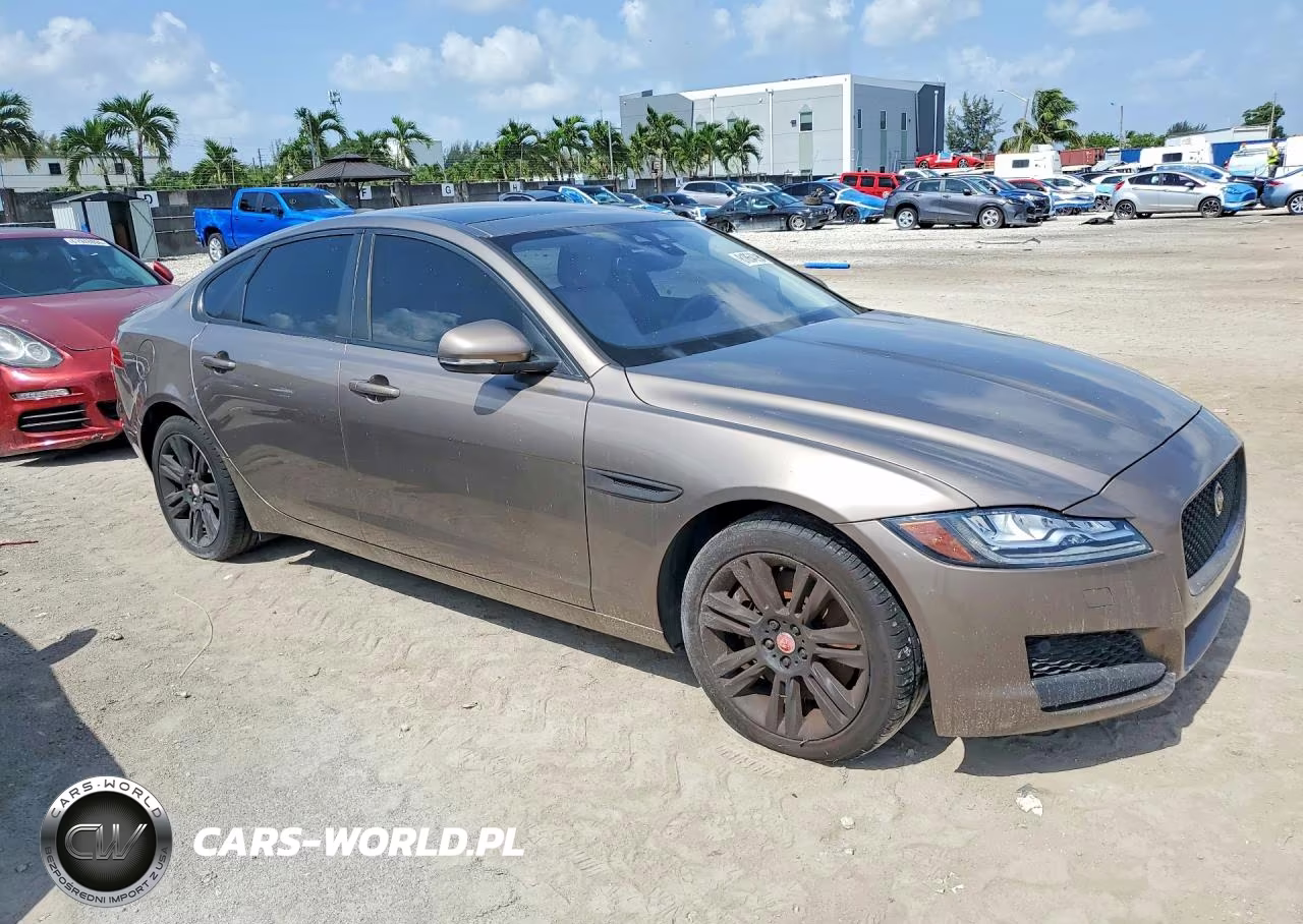 2017 Jaguar Xf Premium VIN:SAJBD4BV0HCY32964 - 4