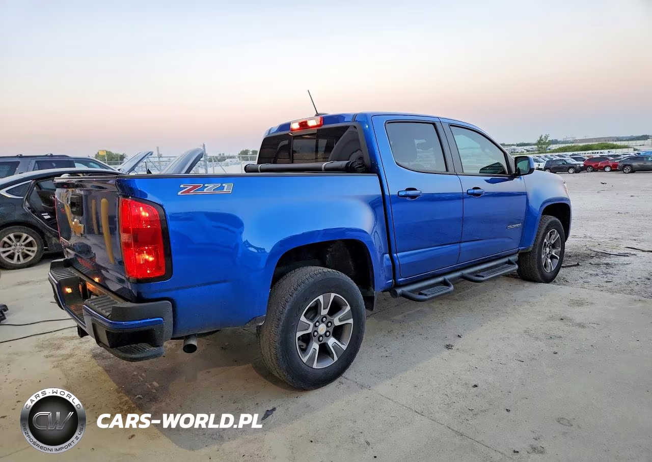 2018 Chevrolet Colorado Z71 VIN:1GCGSDEN3J1115837 - 3