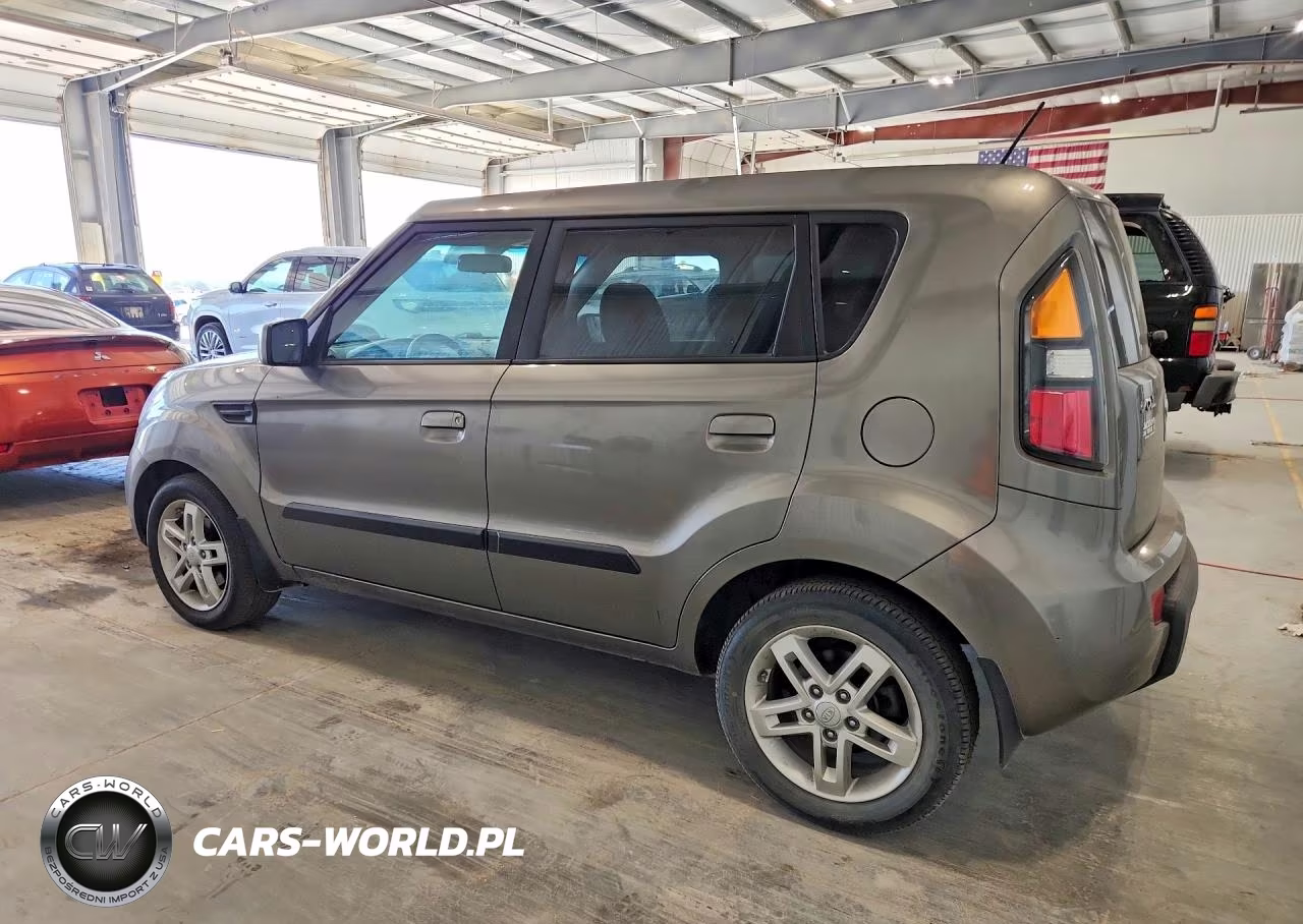 2010 Kia Soul + VIN:KNDJT2A29A7061735 - 2