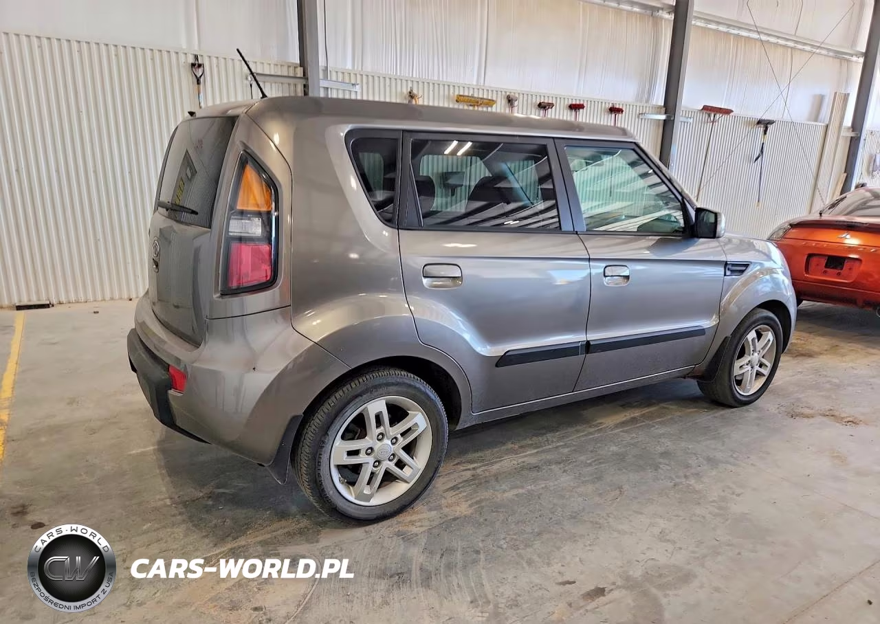 2010 Kia Soul + VIN:KNDJT2A29A7061735 - 3