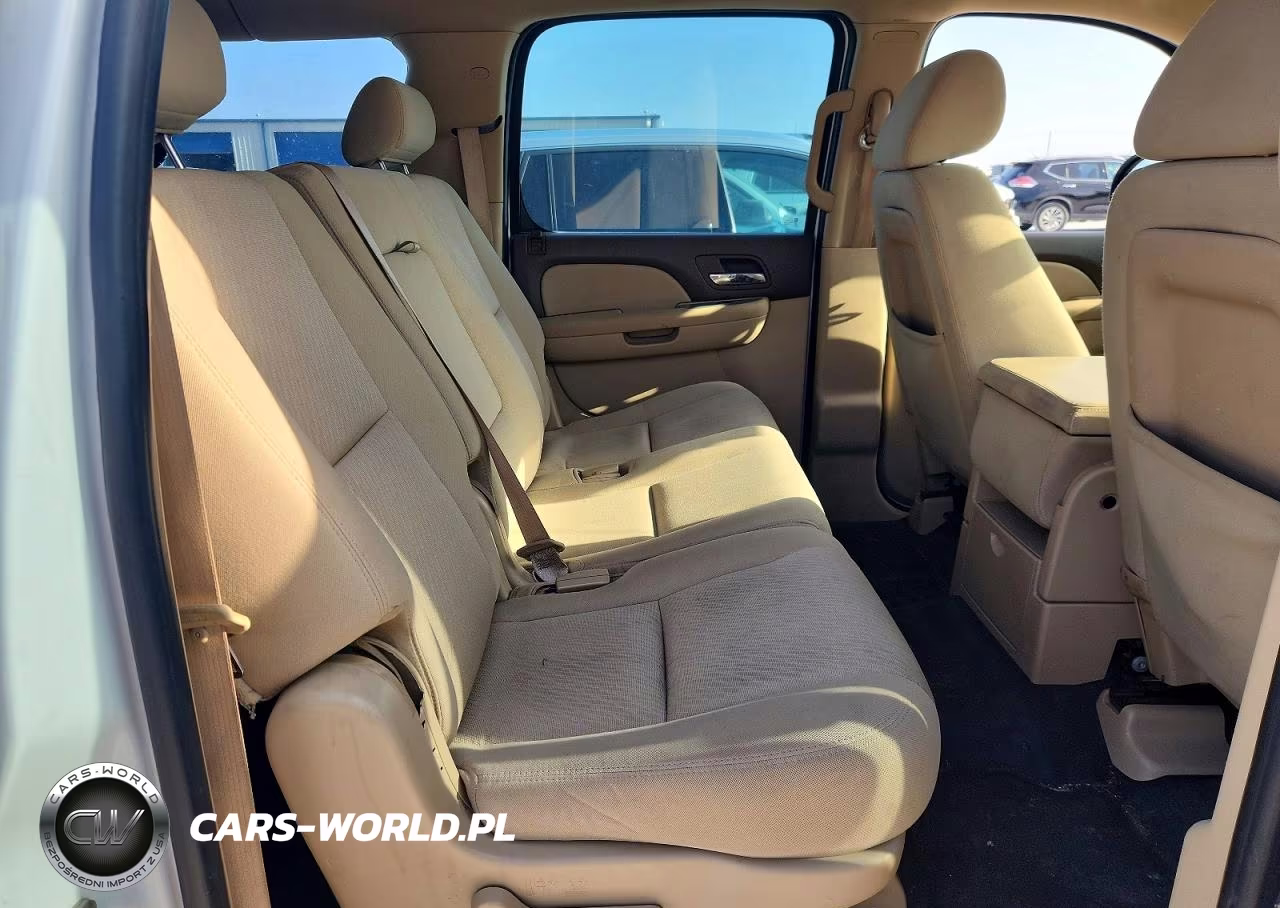 2010 Chevrolet Suburban C1500 Ls VIN:1GNUCHE09AR124093 - 11