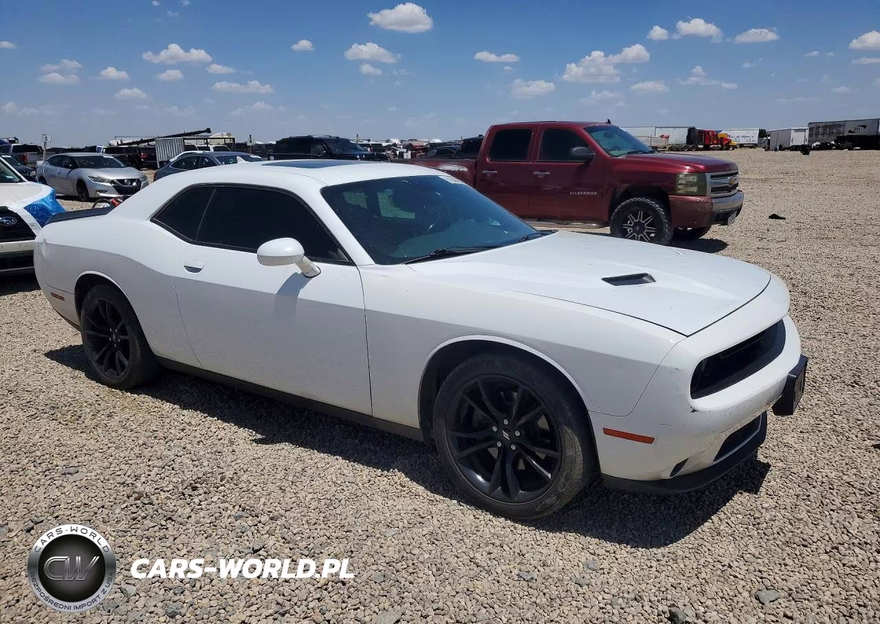 2018 Dodge Challenger Sxt VIN:2C3CDZAGXJH204906 - 4
