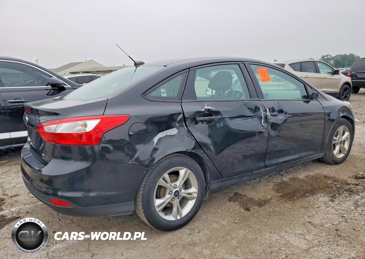 2014 Ford Focus Se VIN:1FADP3F24EL363985 - 3