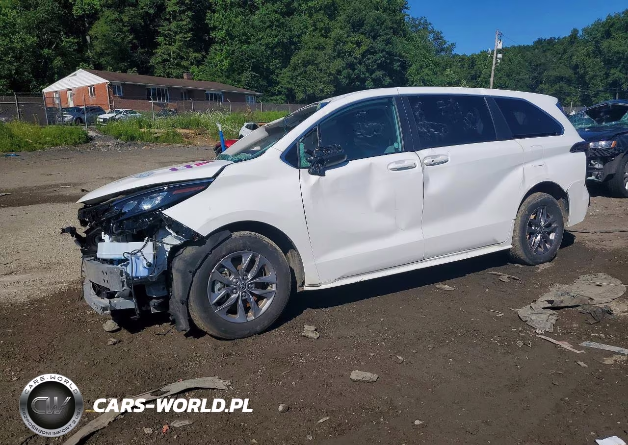 2025 Toyota Sienna Le – zdjęcie 1 z 13