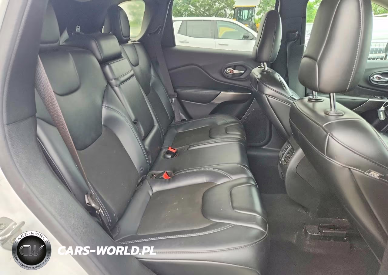 2019 Jeep Cherokee Latitude Plus VIN:1C4PJMLB4KD398681 - 11