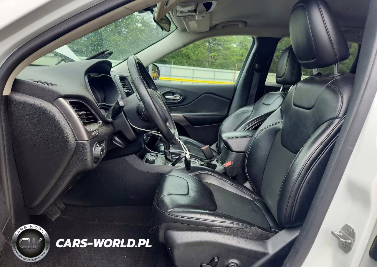 2019 Jeep Cherokee Latitude Plus VIN:1C4PJMLB4KD398681 - 7