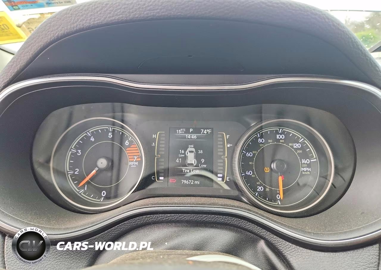 2019 Jeep Cherokee Latitude Plus VIN:1C4PJMLB4KD398681 - 9
