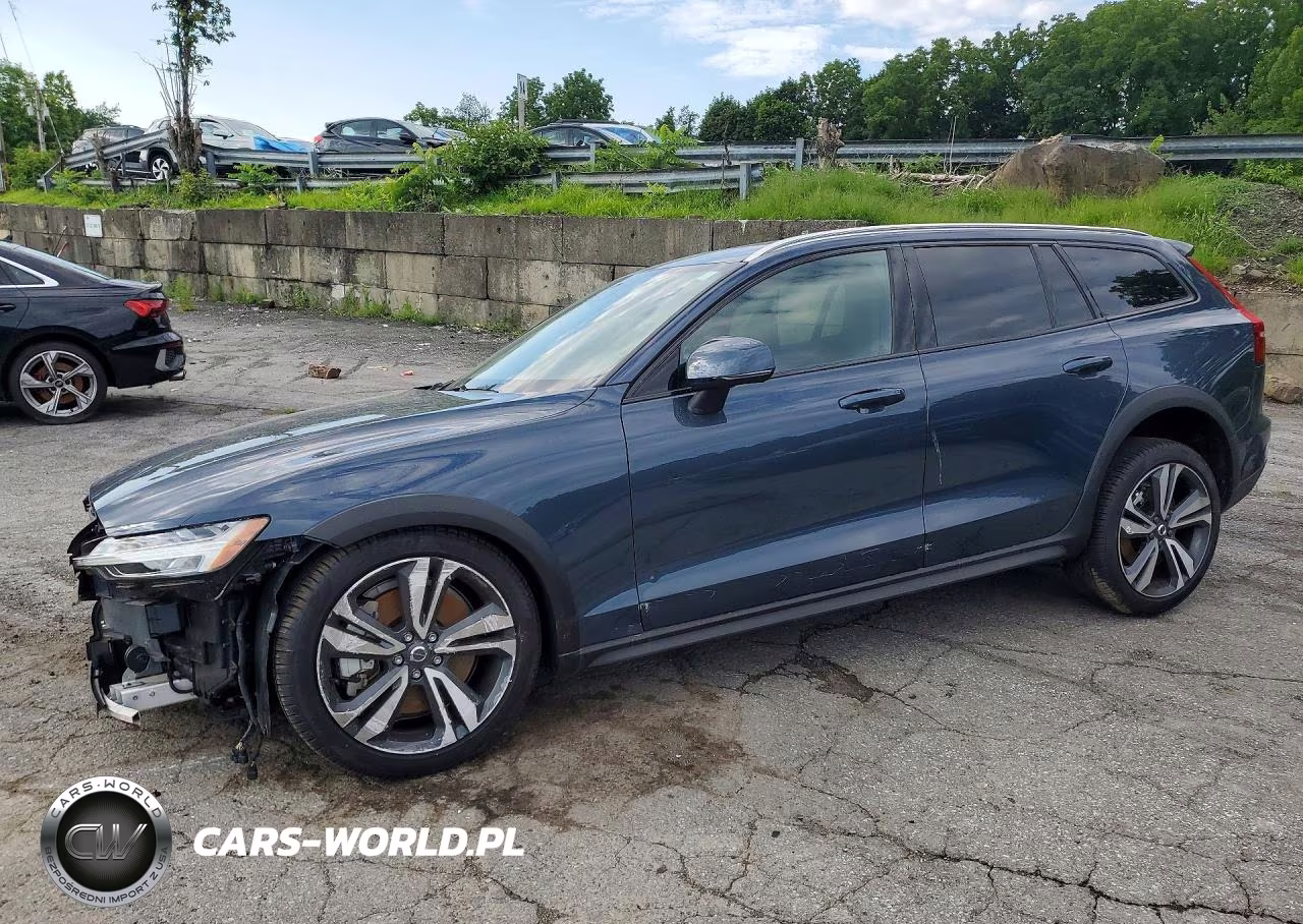 2025 Volvo V60 Cross Country Plus – zdjęcie 1 z 12