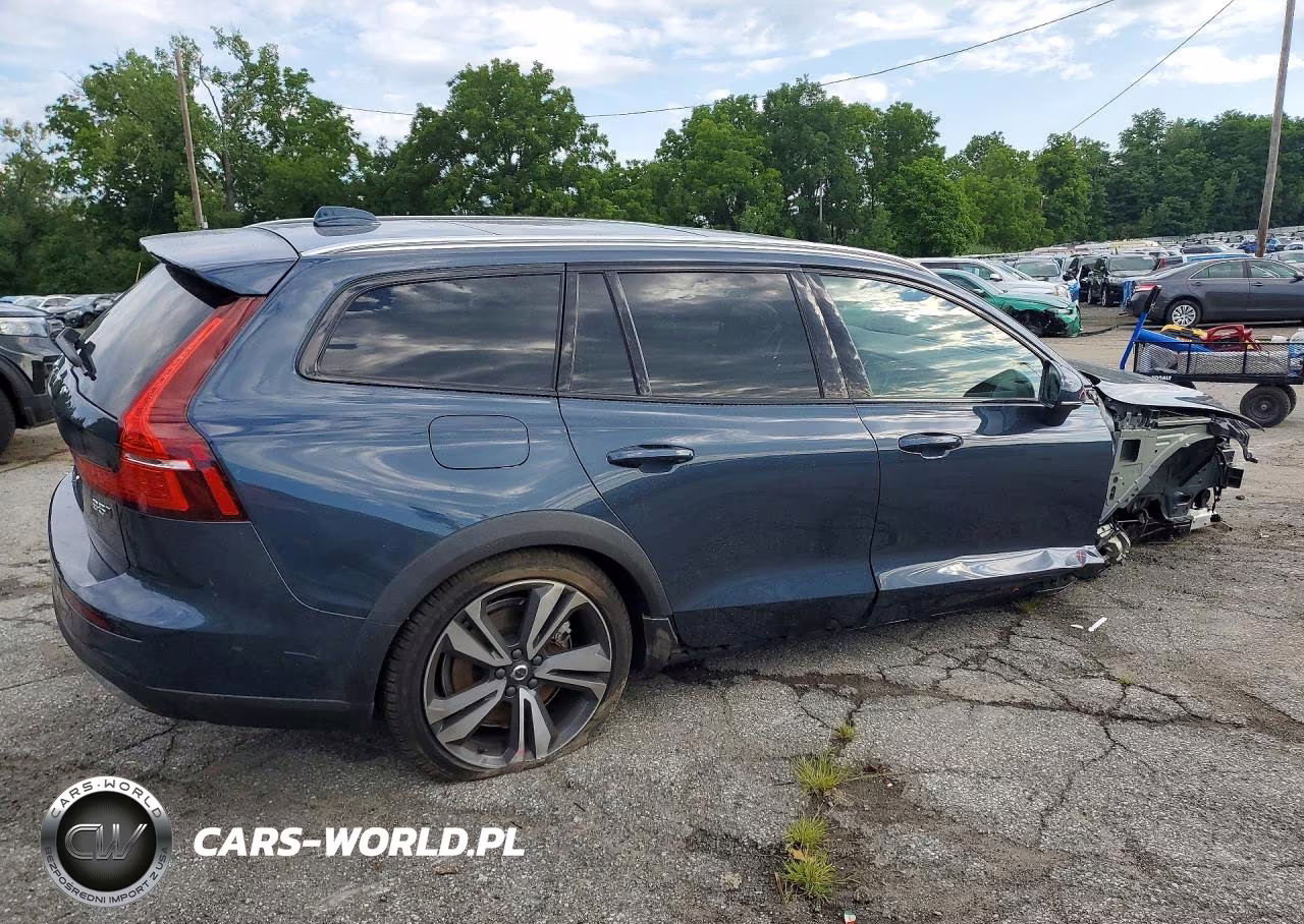 2025 Volvo V60 Cross Country Plus VIN:YV4L12WKXS2147977 - 3