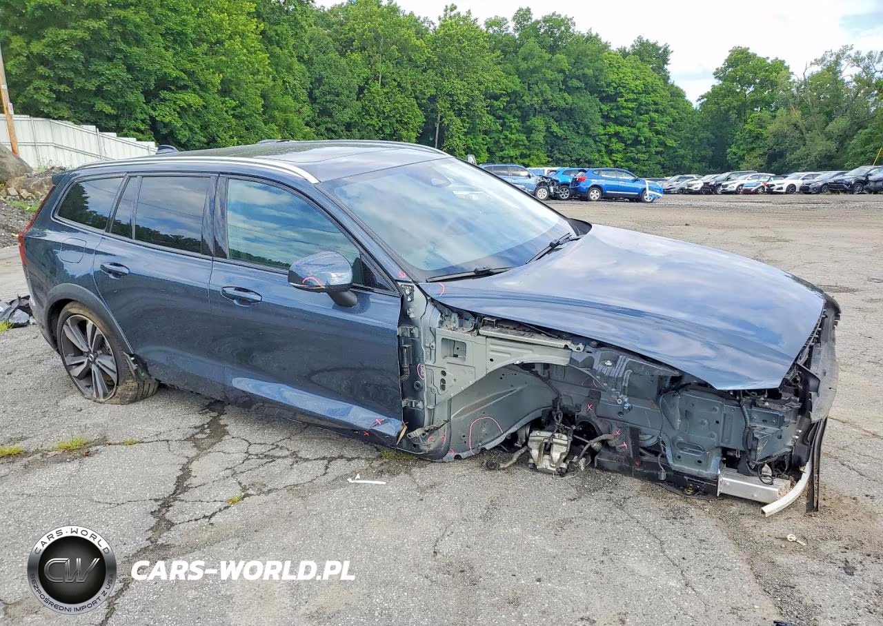 2025 Volvo V60 Cross Country Plus VIN:YV4L12WKXS2147977 - 4