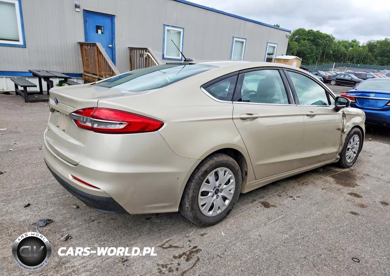 2019 Ford Fusion S VIN:3FA6P0G79KR245641 - 3