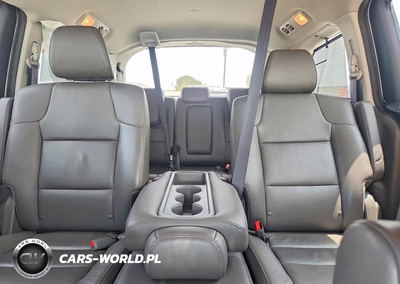 2017 Honda Odyssey Touring VIN:5FNRL5H92HB021864 - 10