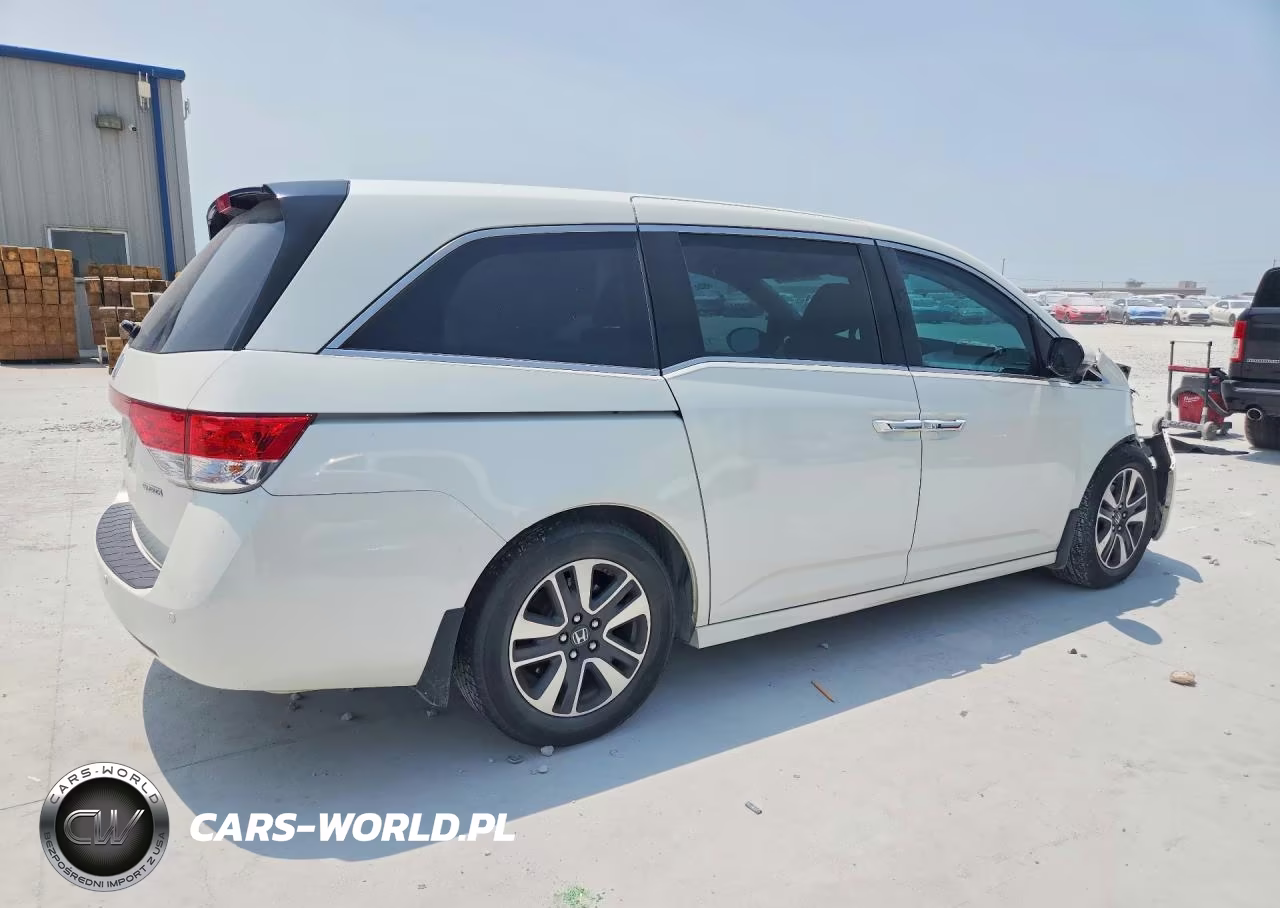 2017 Honda Odyssey Touring VIN:5FNRL5H92HB021864 - 3