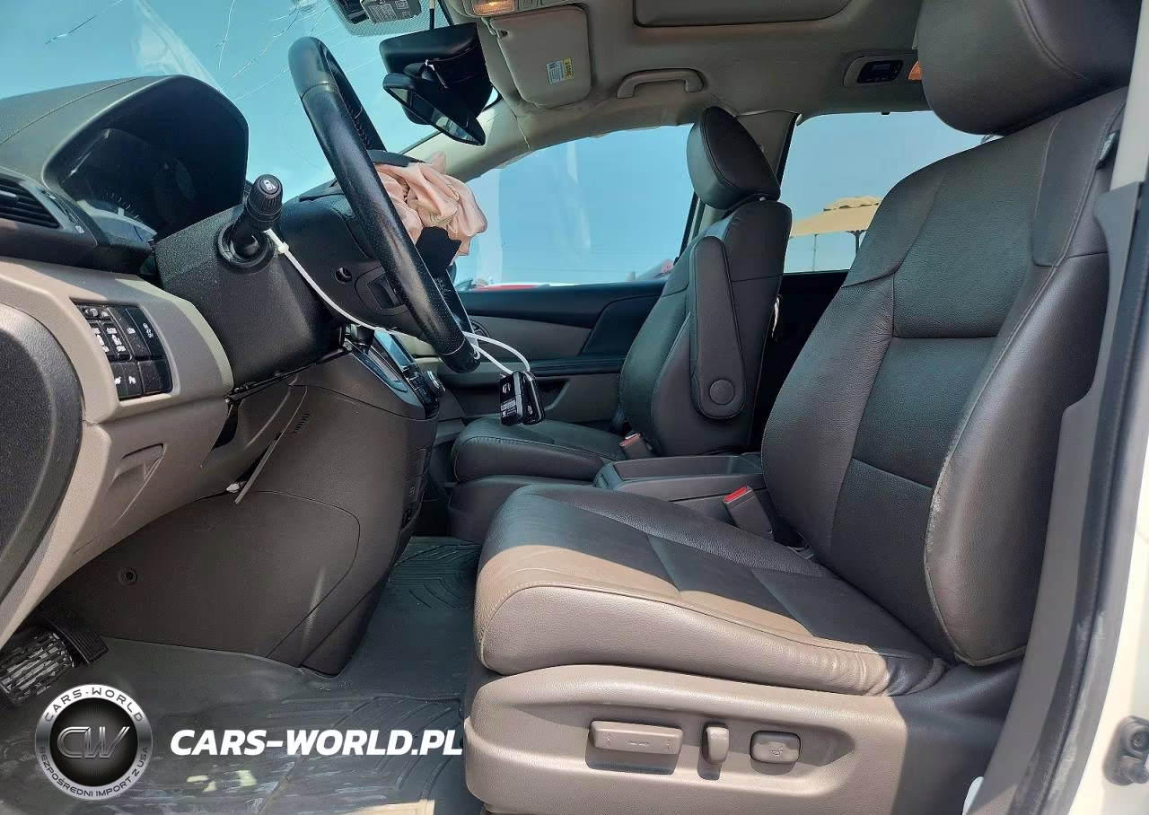 2017 Honda Odyssey Touring VIN:5FNRL5H92HB021864 - 7