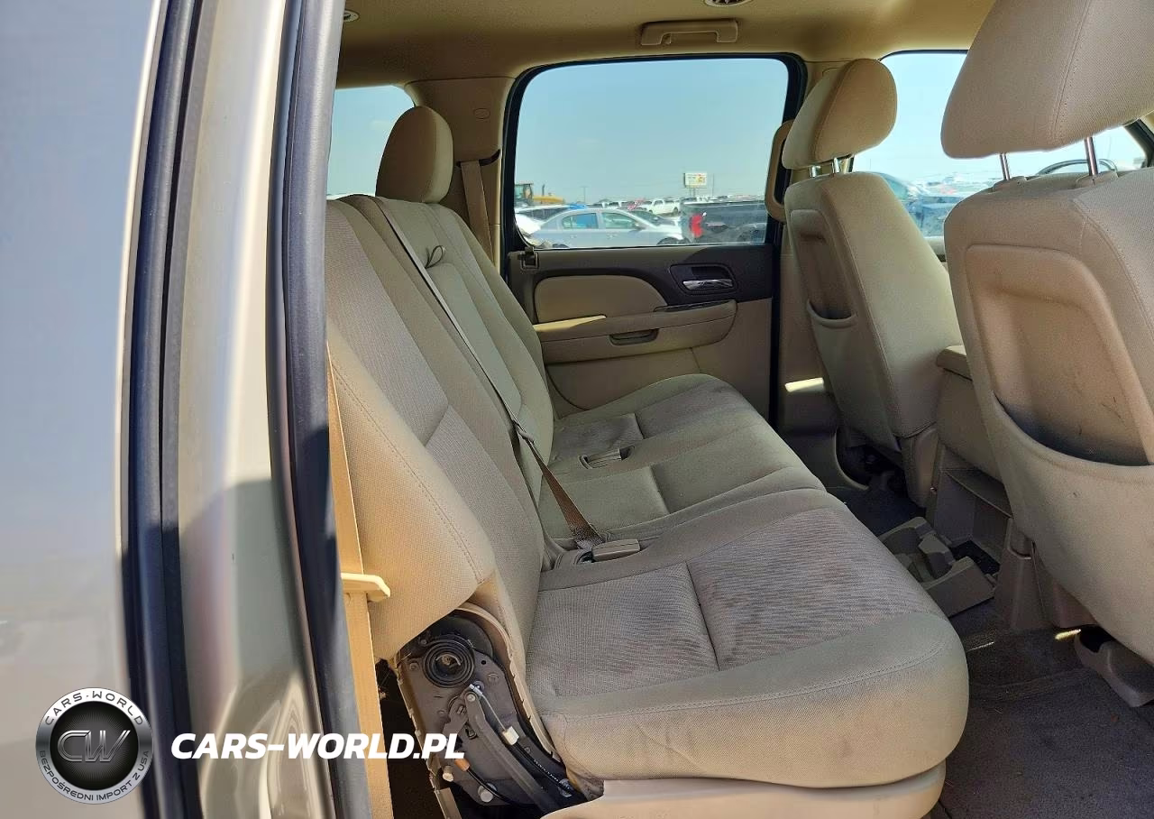 2014 Chevrolet Suburban C1500 VIN:1GNSC5E03ER192675 - 11