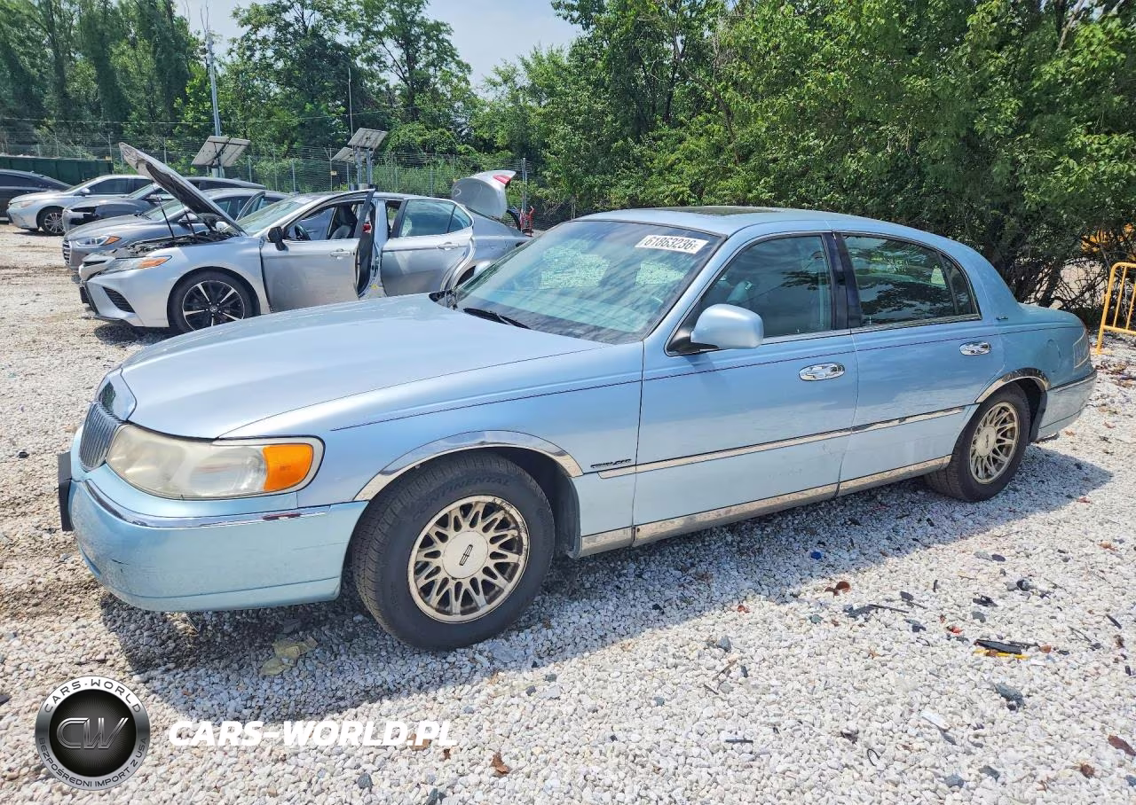 1998 Lincoln Town Car Signature