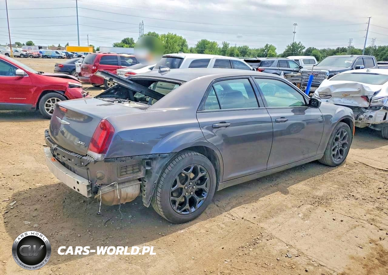 2019 Chrysler 300 S VIN:2C3CCAGG3KH640588 - 3