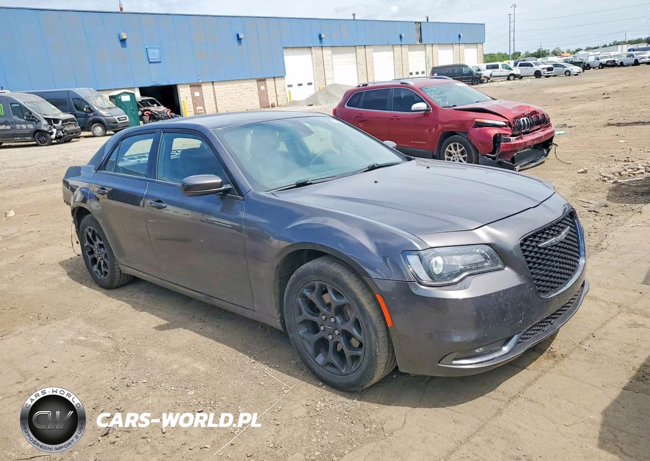 2019 Chrysler 300 S VIN:2C3CCAGG3KH640588 - 4