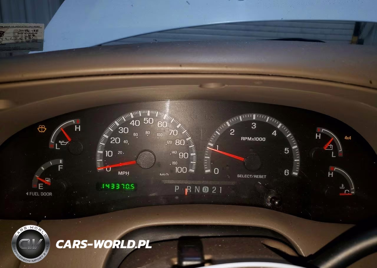 2000 Ford Expedition Eddie Bauer VIN:1FMPU18L1YLC35746 - 9