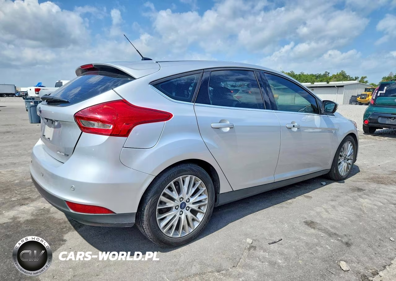 2018 Ford Focus Titanium VIN:1FADP3N22JL285007 - 3