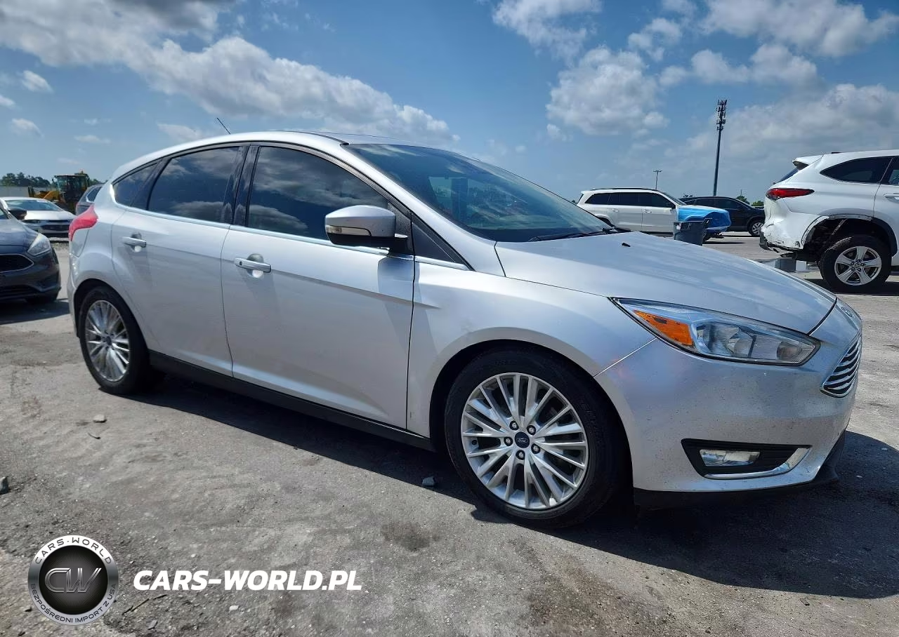 2018 Ford Focus Titanium VIN:1FADP3N22JL285007 - 4